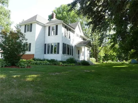 1045 Grove St, Cumberland, WI 54829