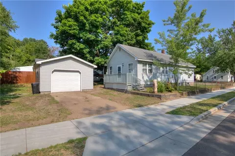 2741 Shale Ledge Rd, Eau Claire, WI 54703