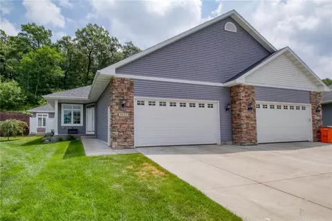 4533 Village Oaks Cir, Eau Claire, WI 54701