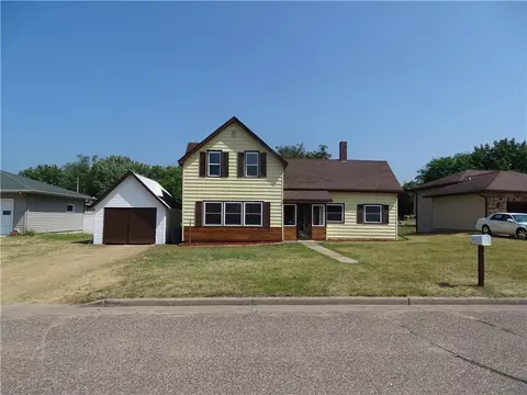 824 W Vine St, Mondovi, WI 54755