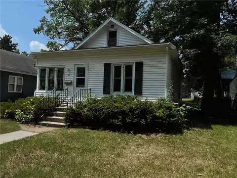 717 Benjamin St, Spooner, WI 54801