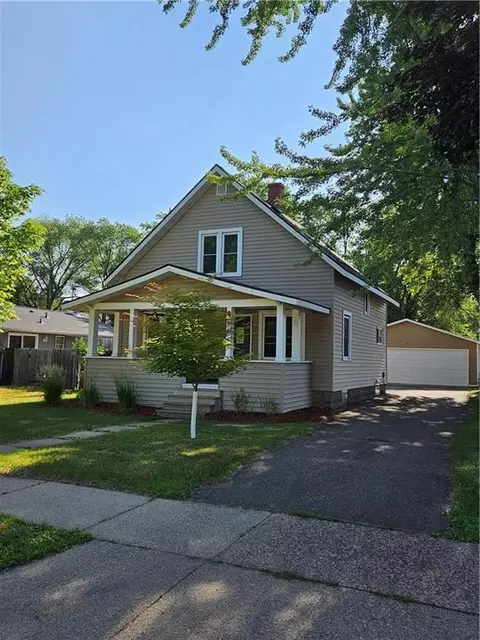 1009 Pershing St, Eau Claire, WI 54703