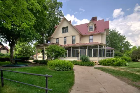 606 Superior St, Chippewa Falls, WI 54729