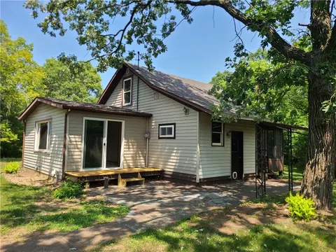 648 Mathews Dr, Eau Claire, WI 54703