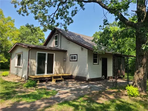 648 Mathews Dr, Eau Claire, WI 54703