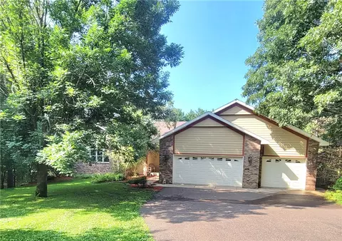 5225 S William Ct, Eau Claire, WI 54701