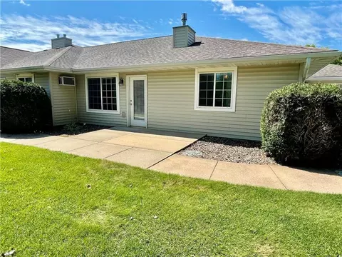 3341 S Robin Meadows Ln #3341, Eau Claire, WI 54701