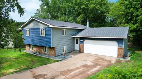 2136 Sunray Cir, Eau Claire, WI 54703