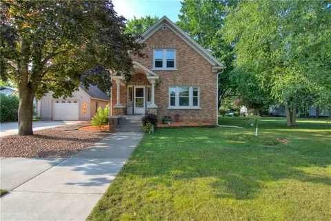 1227 Therbrook St, Chippewa Falls, WI 54729