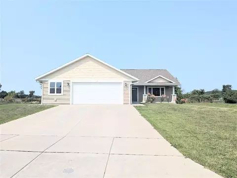 902 Bluff View Cir W, Chippewa Falls, WI 54729
