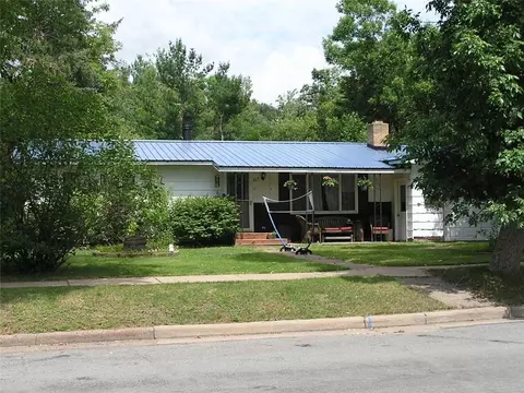 417 Menasha Ave E, Ladysmith, WI 54848