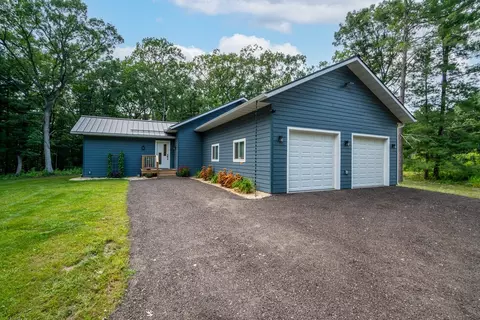 6040 Sandstone Rd, Eau Claire, WI 54701