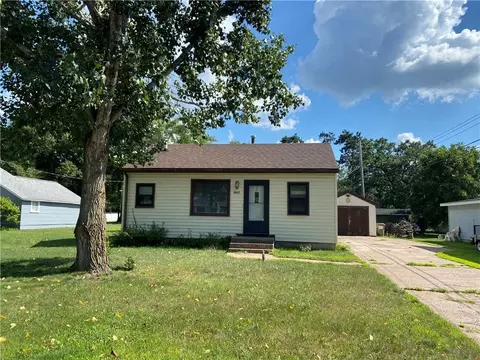 2017 Edgewood Ln, Eau Claire, WI 54703
