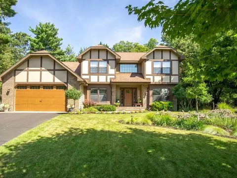 3701 Forest Knoll Dr, Eau Claire, WI 54701