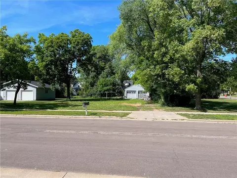 1240 Bellevue Ave, Eau Claire, WI 54703