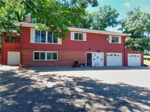 405 Oakwood Dr, Durand, WI 54736