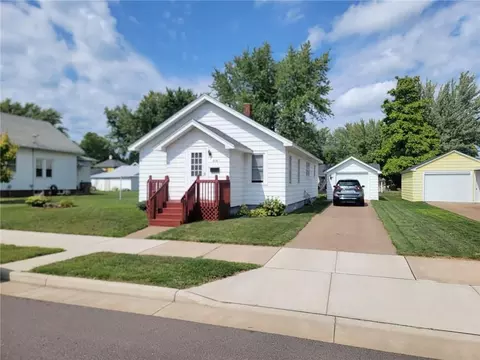 516 W Elm St, Chippewa Falls, WI 54729