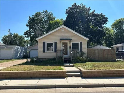 925 James St, Eau Claire, WI 54703
