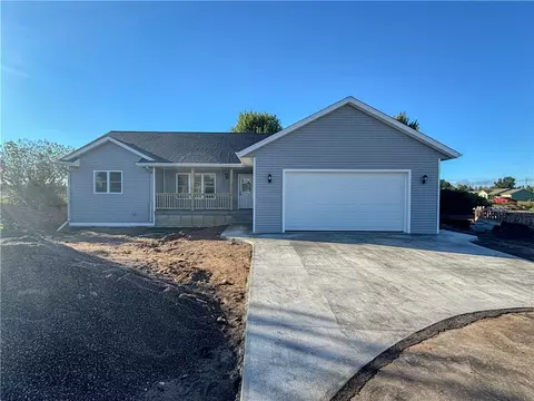 925 Clayton St, Cameron, WI 54822 photo 2