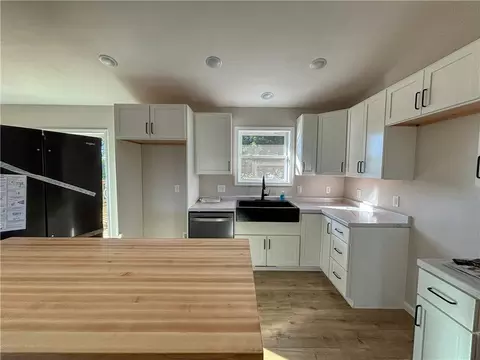 925 Clayton St, Cameron, WI 54822 photo 4