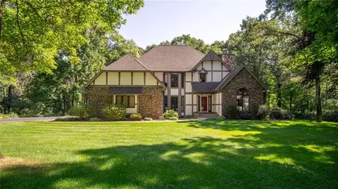 1007 Sussex Dr, Eau Claire, WI 54703