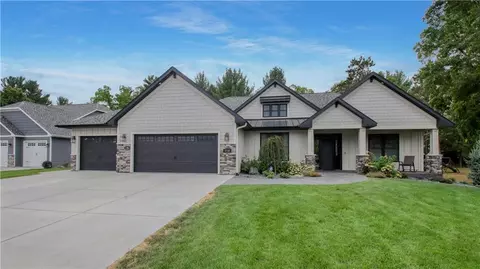 3738 Crest Ridge Ct, Eau Claire, WI 54701