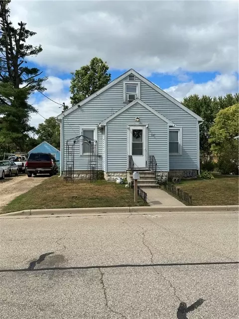 337 S 1st St, Black River Falls, WI 54615