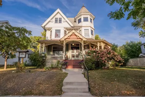 527 N Barstow St, Eau Claire, WI 54703