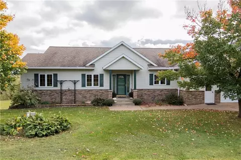11001 E Mallard Rd, Fall Creek, WI 54742