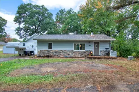 498 N Beach Rd, Altoona, WI 54720