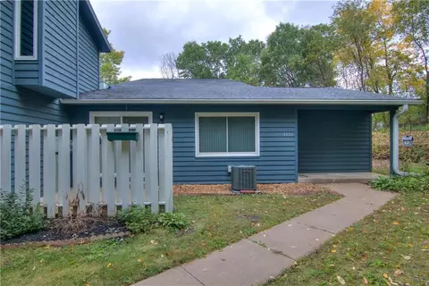 4624 Woodridge Dr, Eau Claire, WI 54701