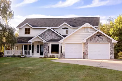 1350 Oakcrest Dr, Eau Claire, WI 54701