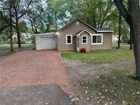 2727 33rd St, Eau Claire, WI 54703