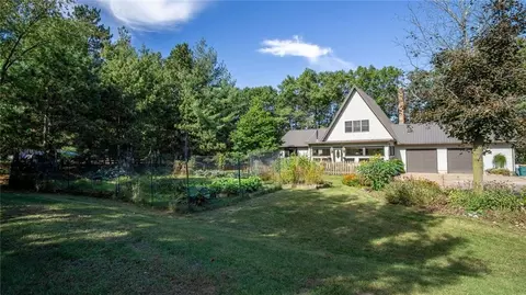 712 Lake Rd, Altoona, WI 54720