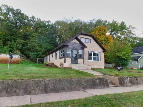 423 E Washington St, Durand, WI 54736