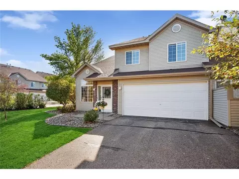 2406 Oakridge Cir, Hudson, WI 54016