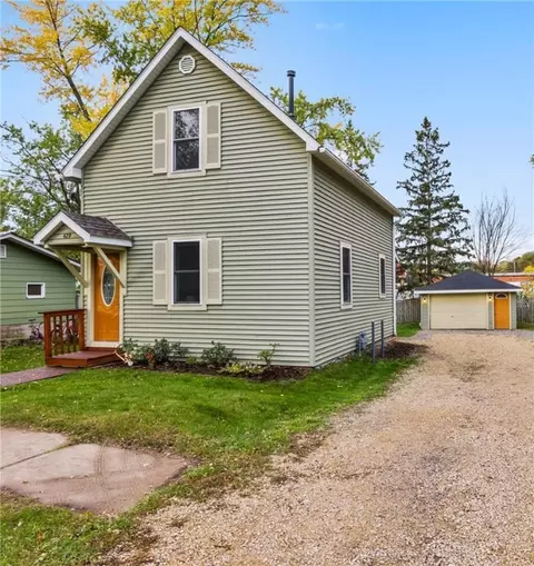 429 4th St N, Hudson, WI 54016