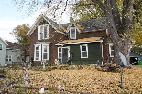 2327 4th St #1, Eau Claire, WI 54703