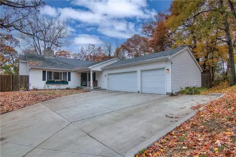4536 Woodridge Dr, Eau Claire, WI 54701
