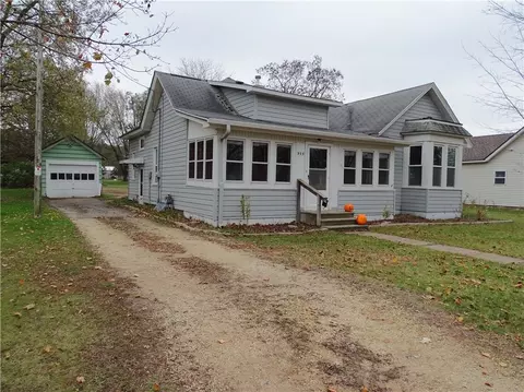 911 E Prospect St, Durand, WI 54736