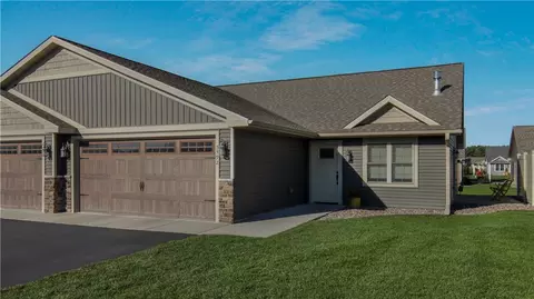 5592 Green Park Dr, Eau Claire, WI 54703