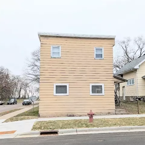 1202 Omaha St #1 & 2, Eau Claire, WI 54703