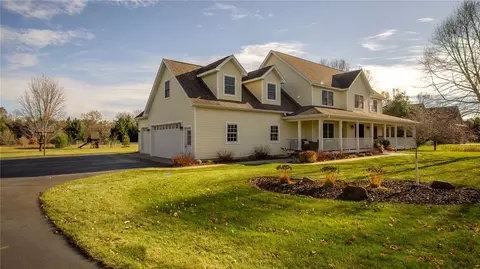 7605 S Davis Dr, Eau Claire, WI 54701