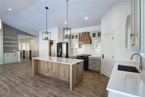 Kitchen - E5273 Queen's Drive, Eleva, WI 54738 photo 3 of 6