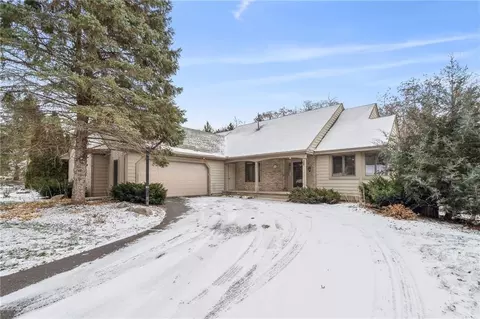 1852 Golf View Dr, River Falls, WI 54022