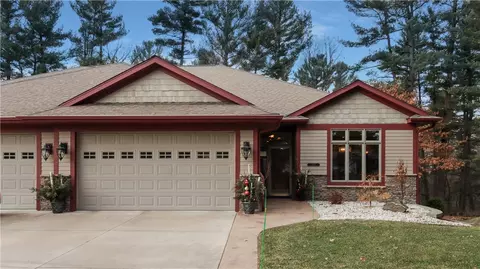 2902 Pine Lodge Rd, Eau Claire, WI 54701