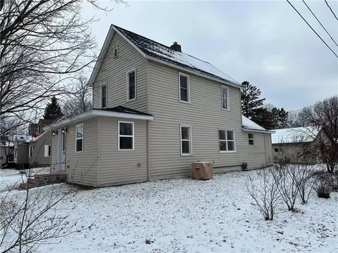 309 High St, Spooner, WI 54801