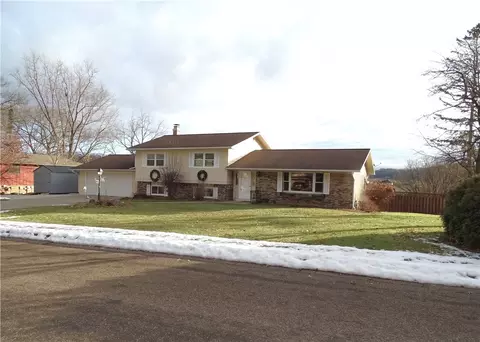 1034 Auth St, Durand, WI 54736