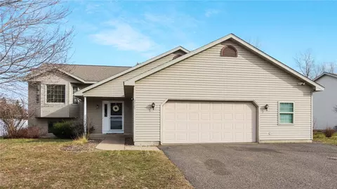 3925 Meadowwood Dr, Eau Claire, WI 54701
