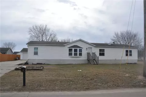 907 E Broadway St, Blair, WI 54616